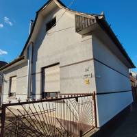 Pilisen állomás közelében 3 szobás ház vált eladóvá.