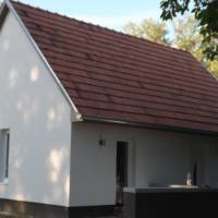 Dömsöd, Duna-parton kertes, 2 hálószobás, felújított szép hétvégi ház eladó ingatlan
