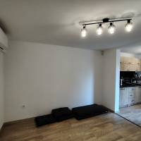 Dömsöd, Duna-parton kertes, 2 hálószobás, felújított szép hétvégi ház eladó