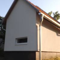 Dömsöd, Duna-parton kertes, 2 hálószobás, felújított szép hétvégi ház eladó