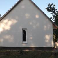 Dömsöd, Duna-parton kertes, 2 hálószobás, felújított szép hétvégi ház eladó