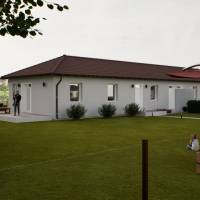 Dánszentmiklóson ikerház 79nm, 3 szoba nappalis.