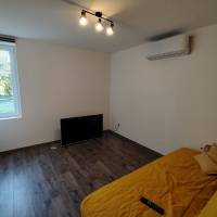 Dömsöd, Duna-parton kertes, 2 hálószobás, felújított szép hétvégi ház eladó