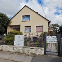 Pilisen fő út mentén hat szobás ház , két  ingatlan adatlap