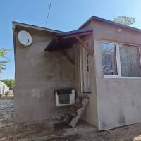 Pilis zártkertjében két  szoba ,amerikai konyhás nappalis ház vált eladóvá