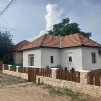 Eladó teljesen felújított családi ház Örkényben!