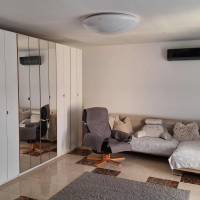 Karnyújtásnyira a városközponttól,de csendes részén tanya eladó!