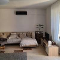 Karnyújtásnyira a városközponttól,de csendes részén tanya eladó!