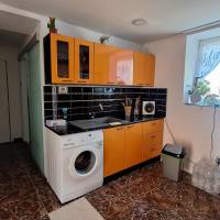 Karnyújtásnyira a városközponttól,de csendes részén tanya eladó!