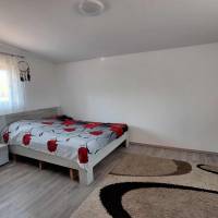 Karnyújtásnyira a városközponttól,de csendes részén tanya eladó!