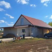 Karnyújtásnyira a városközponttól,de csendes részén tanya eladó!