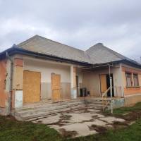 Dabas felújítandó TÉGLA HÁZ eladó!